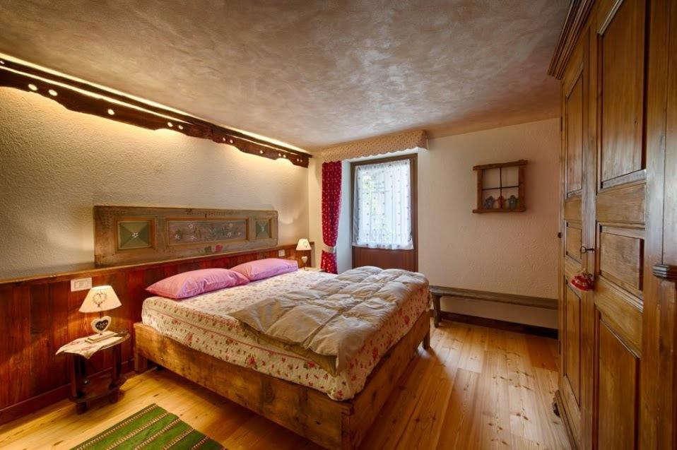 Le Bibelot Apartments Nus Room photo